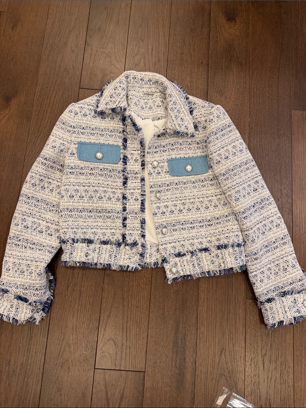 Elie Tahari Tweed Cropped Jacket in White and Light Blue Size Small - C4-095